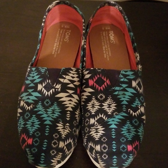 Toms Shoes - Toms Aztec slip ons